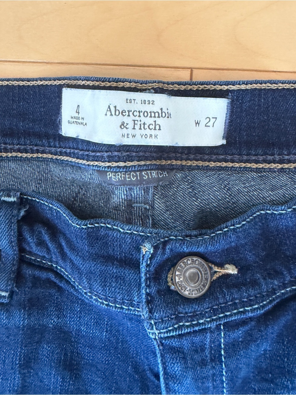 Y2K Abercrombie & Fitch low rise denim jean shorts dark wash size 4 - Picture 3 of 3